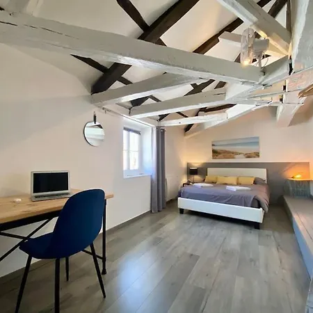 Bel - 2 - Proche Du Vieux Marche * ラ・ロシェル